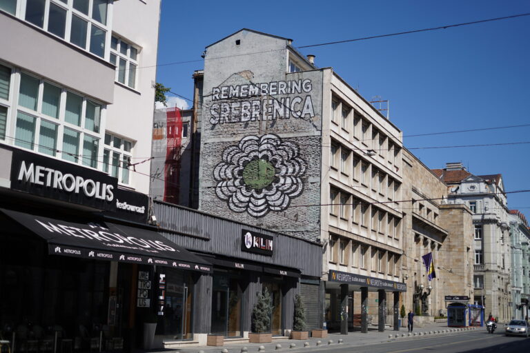 Sarajevo, une ville balafrée qui continue de sourire